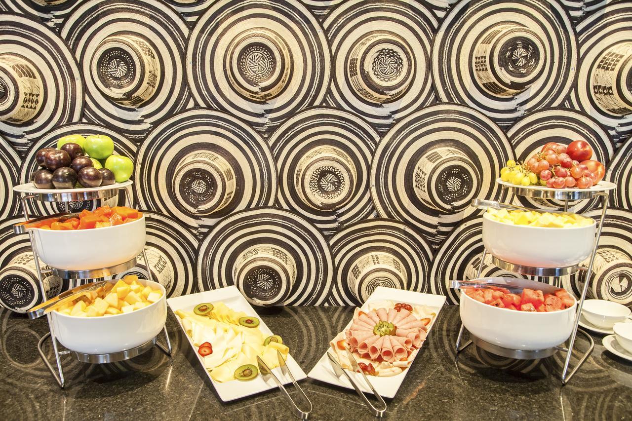 Movich Buro 51 Hotel Barranquilla  Eksteriør billede A selection of cold cuts at a buffet
