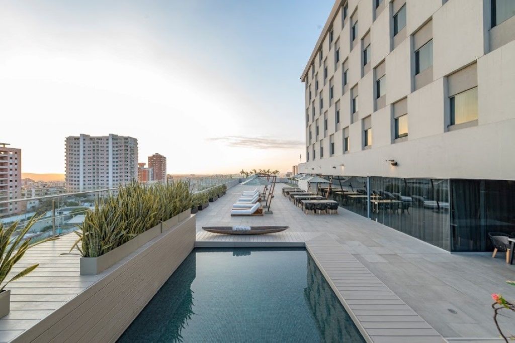 Movich Buro 51 Hotel Barranquilla  Eksteriør billede The rooftop pool at the hotel